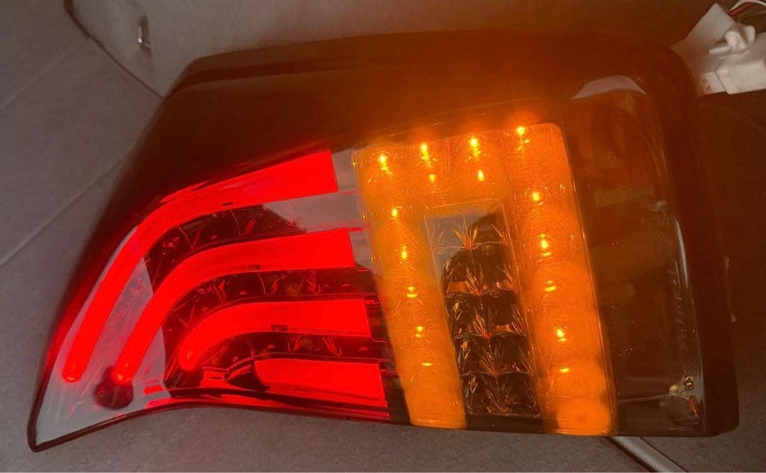 30 プリウス左右テールランプライト ヴァレンティ Valenti