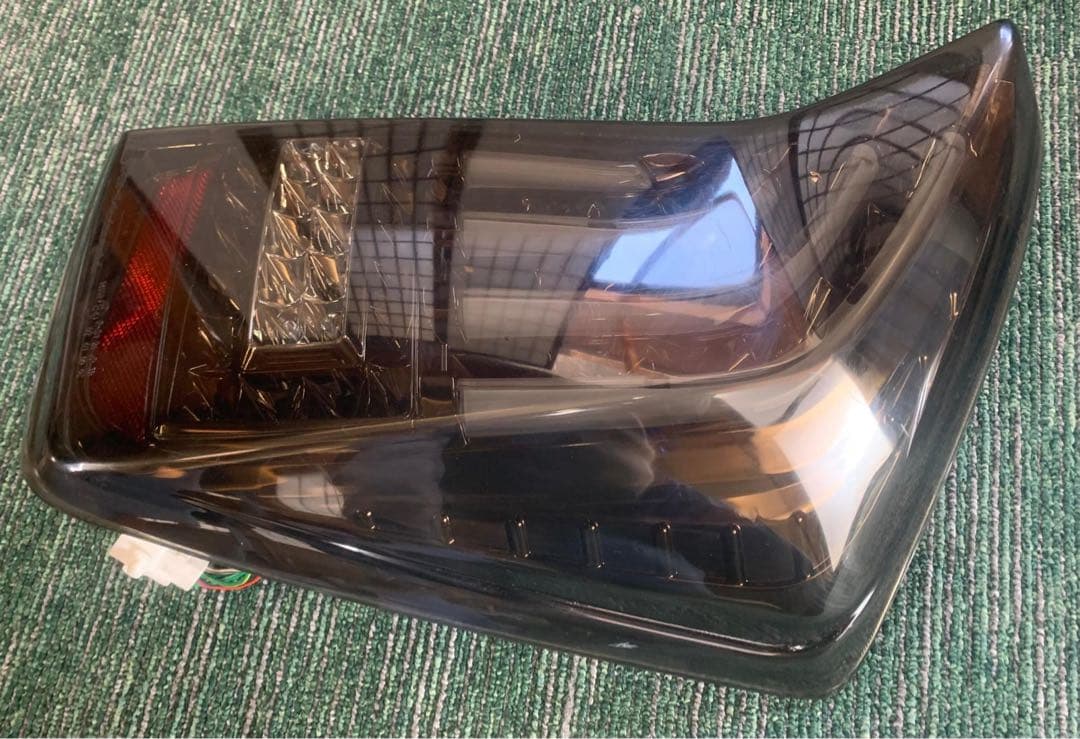 30 プリウス左右テールランプライト ヴァレンティ Valenti