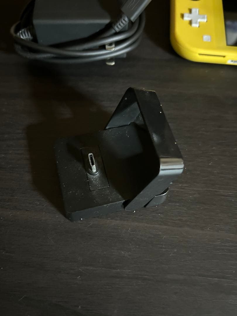 Nintendo Switch Lite 本体 充電器付き　スタンド付き