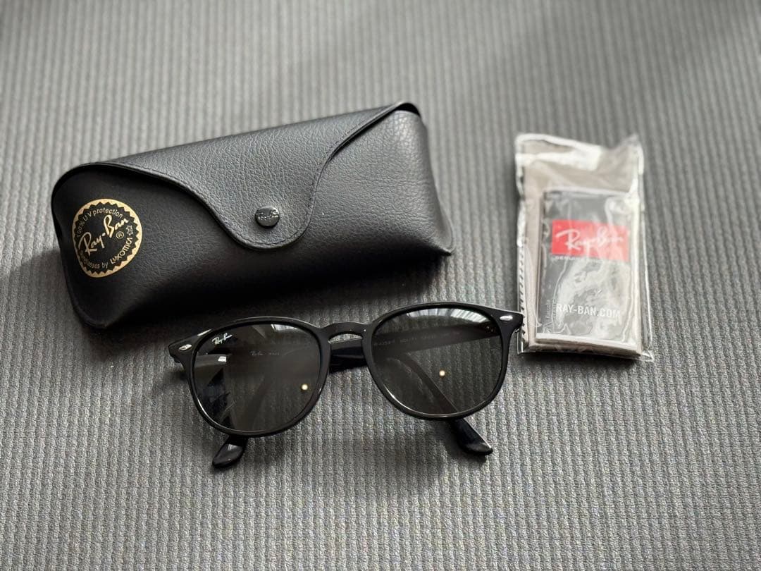 【週末お値下げ中】Ray-Ban レイバン4259-F ブラックサングラス