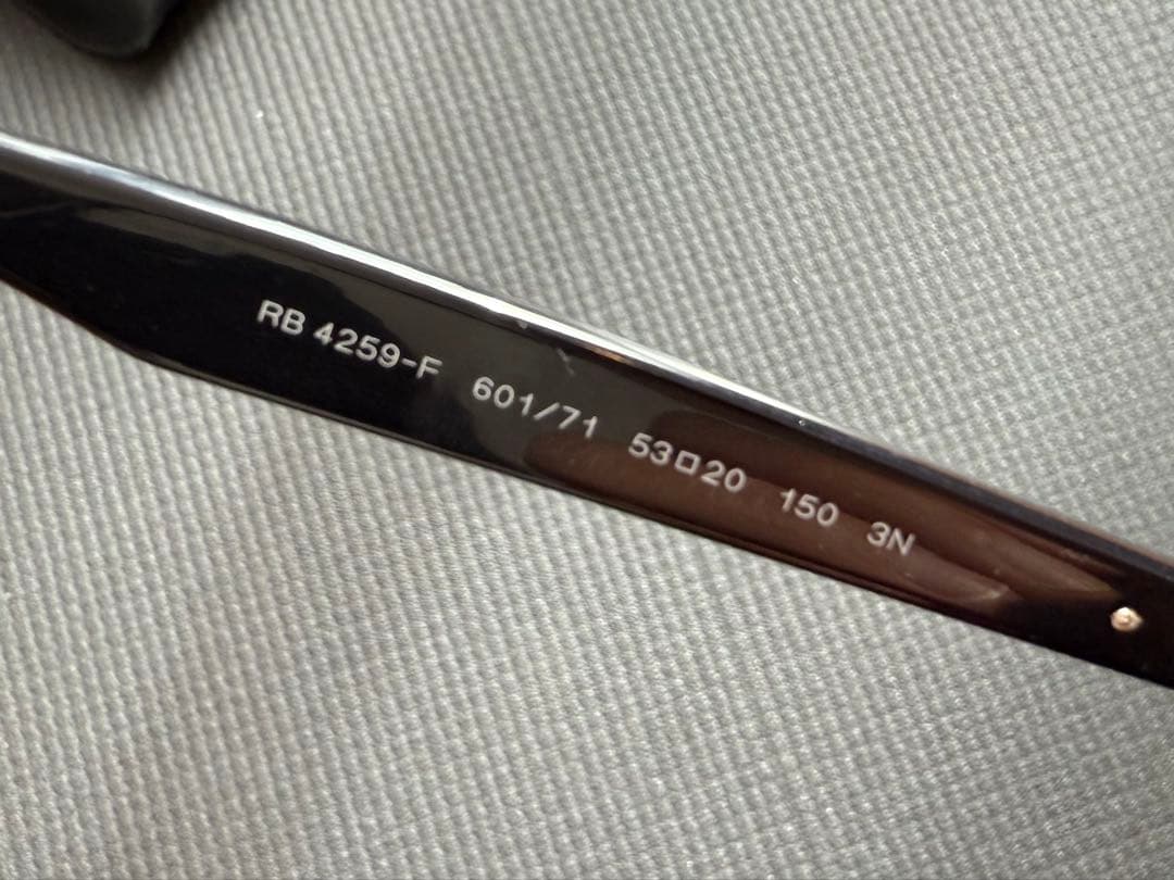 【週末お値下げ中】Ray-Ban レイバン4259-F ブラックサングラス