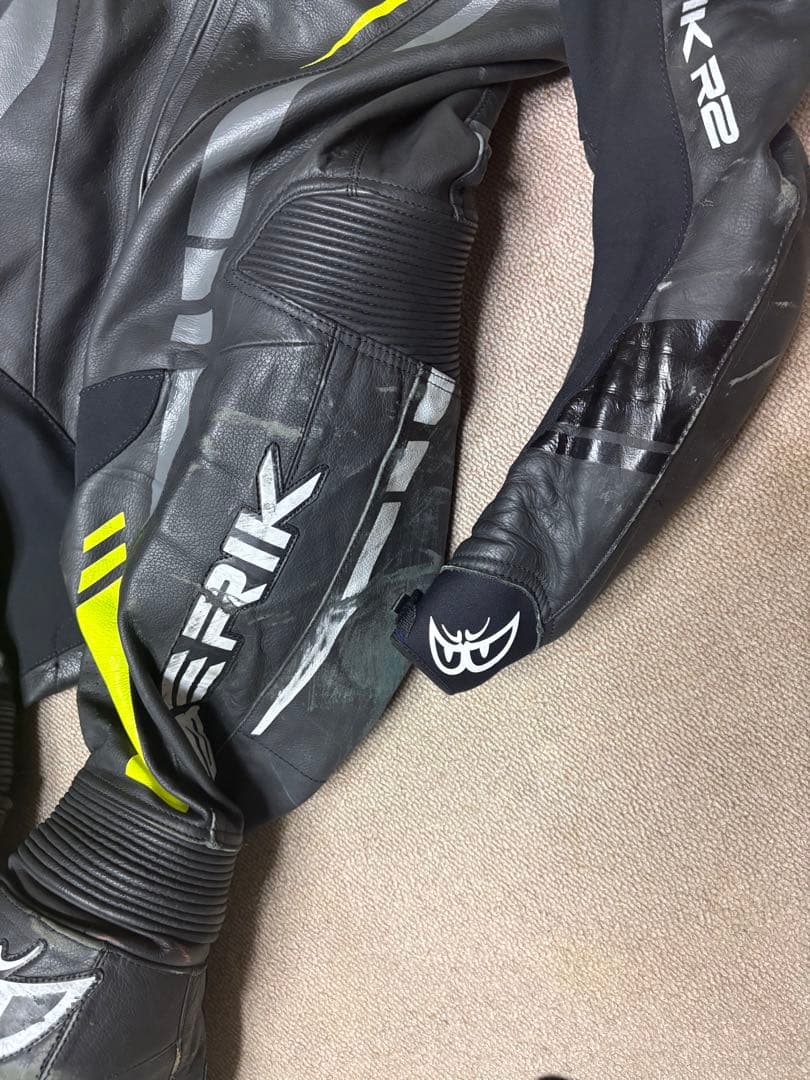ベ*ン様 BERIK R2 革ツナギ 黒/黄 膝プロテクター付きMFJ新規格