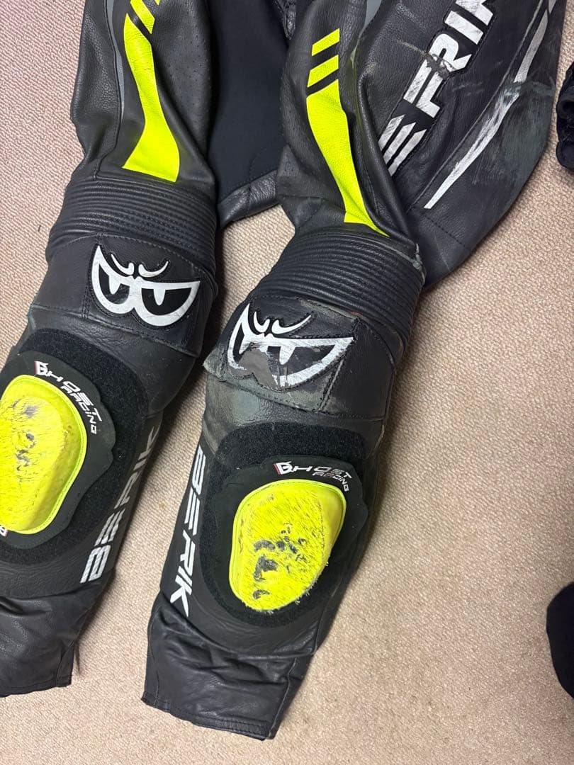 ベ*ン様 BERIK R2 革ツナギ 黒/黄 膝プロテクター付きMFJ新規格