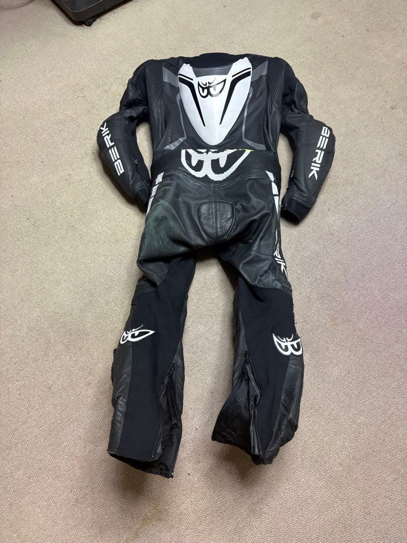 ベ*ン様 BERIK R2 革ツナギ 黒/黄 膝プロテクター付きMFJ新規格