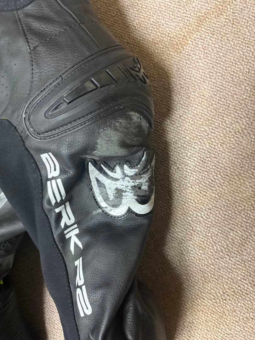 ベ*ン様 BERIK R2 革ツナギ 黒/黄 膝プロテクター付きMFJ新規格