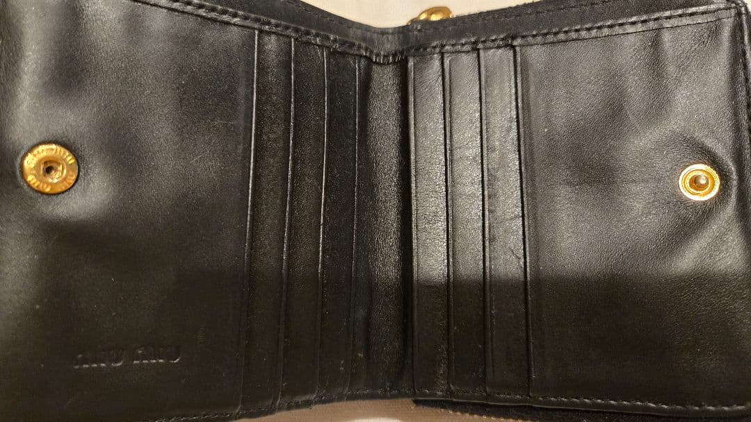 MIU MIU 二つ折り財布 黒