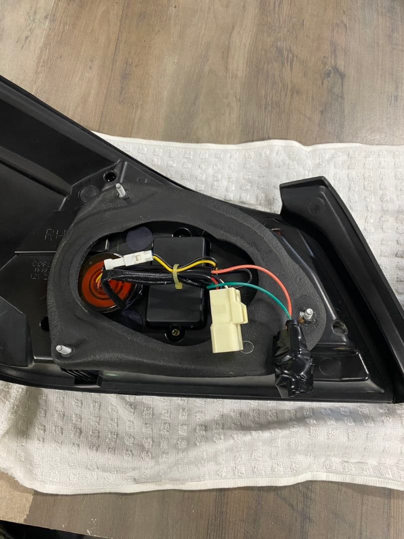 WRXSTI VA型　リベラル隼テールランプ　絶版色ミッドナイトブラック