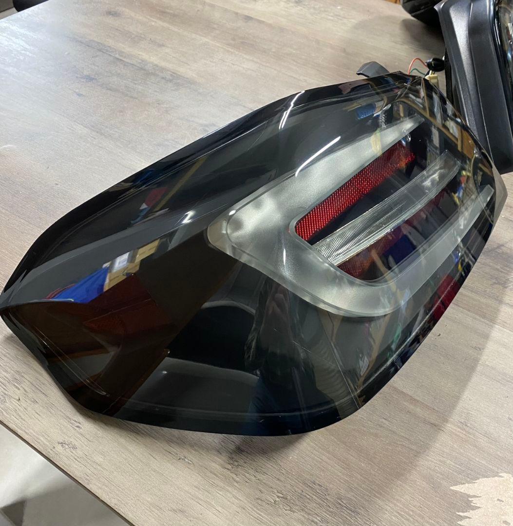 WRXSTI VA型　リベラル隼テールランプ　絶版色ミッドナイトブラック