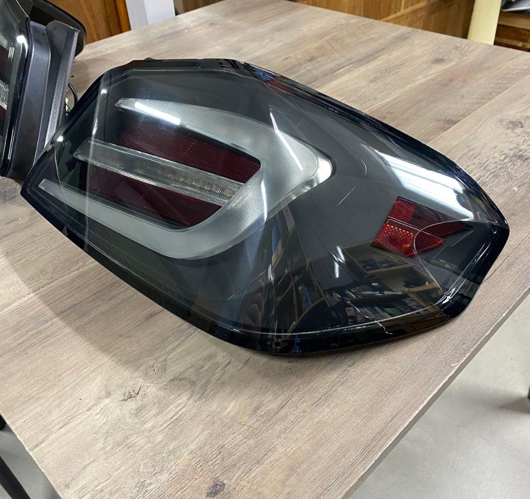 WRXSTI VA型　リベラル隼テールランプ　絶版色ミッドナイトブラック