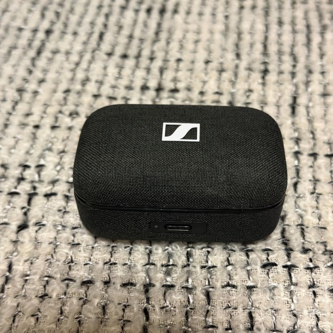 Ricardo Farias 　Sennheiser Momentum