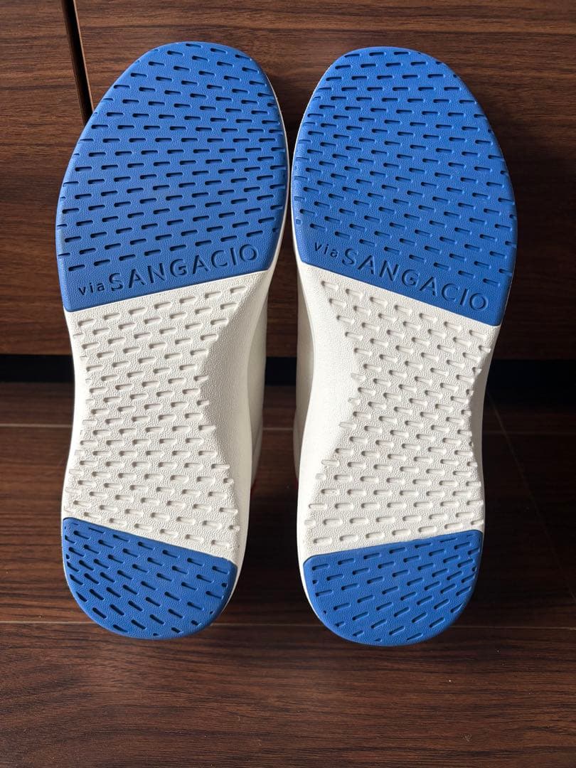 新品.未使用品　via SANGACIO にゅ　ローカットスニーカー