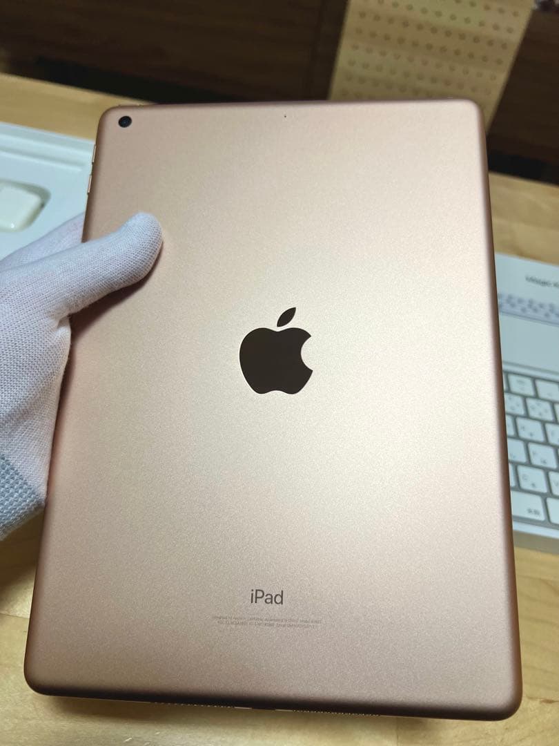 【美品】 iPad 第6世代 128GB ゴールド　純正キーボード付き