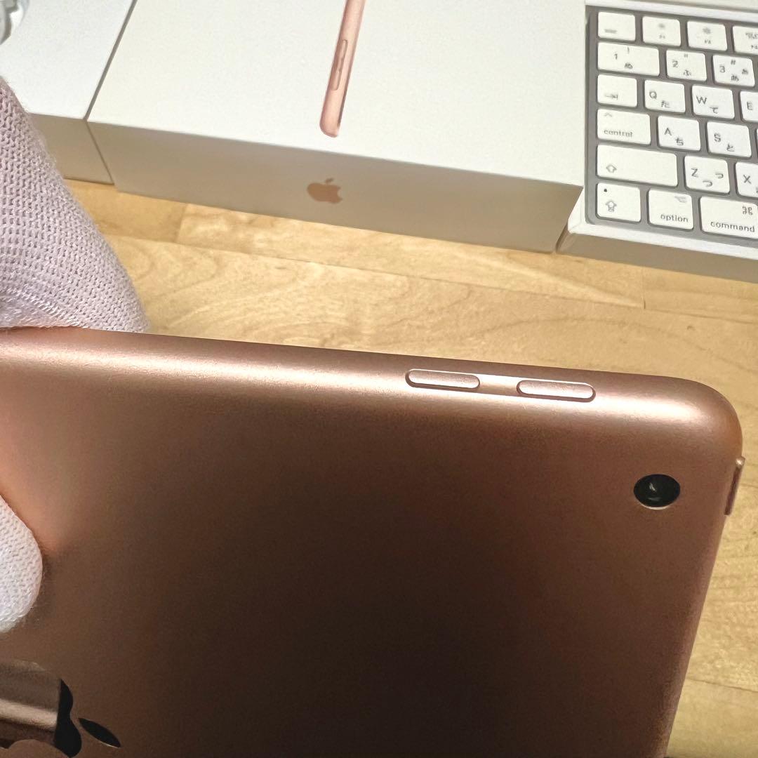【美品】 iPad 第6世代 128GB ゴールド　純正キーボード付き