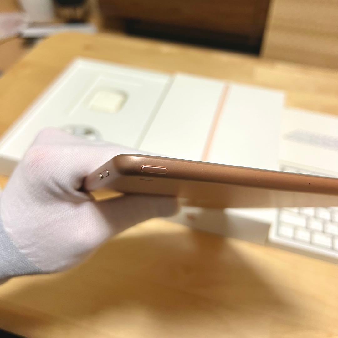 【美品】 iPad 第6世代 128GB ゴールド　純正キーボード付き