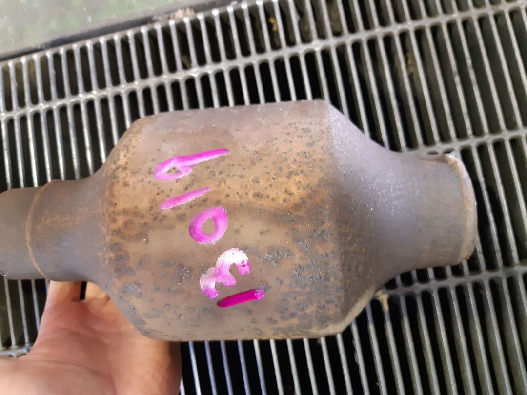 触媒　ハイエース　200系　ジャンク素材