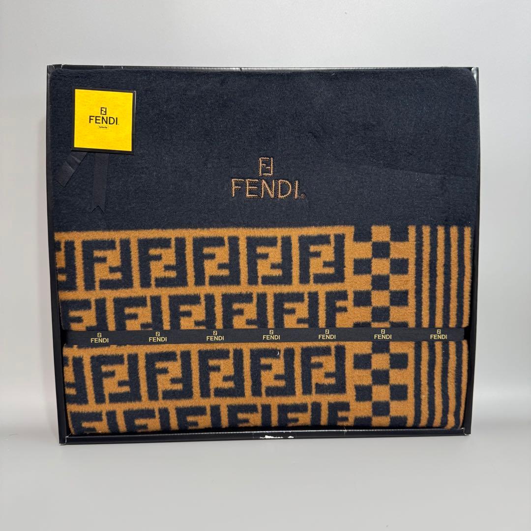 未使用品 FENDI フェンディ 綿毛布 ズッカ柄 140cm x 210cm