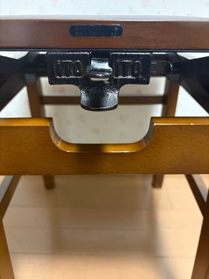 YAMAHA付属　ITO製　トムソン椅子　木目　ウォルナット　茶色