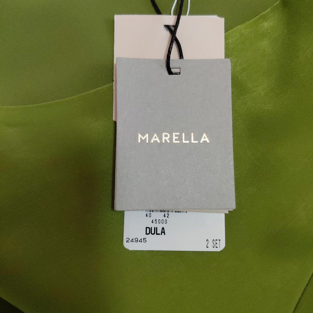 タグ付き✨マレーラ　ワンピース　サテン Vネック光沢【大きいサイズ42】