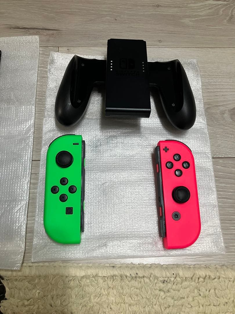 Nintendo Switch 本体 + Joy-Con (グリーン/ピンク)