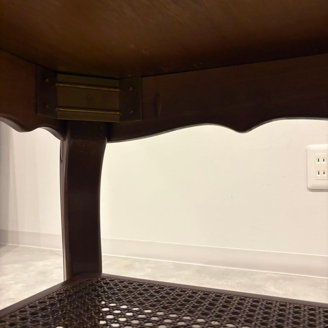 カリモク コロニアル センターテーブル 棚付き ラタン張り ローテーブル