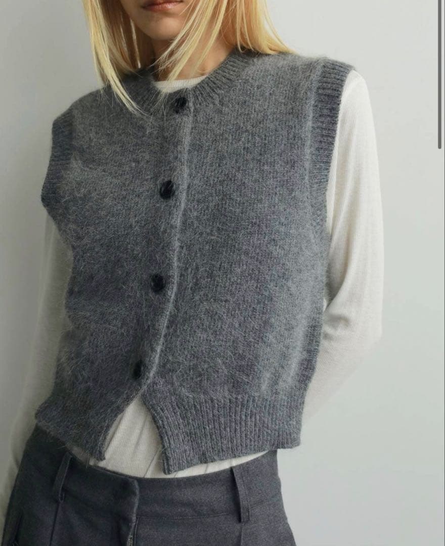 アンヌーク　Crewneck Botton Vest グレー　新品