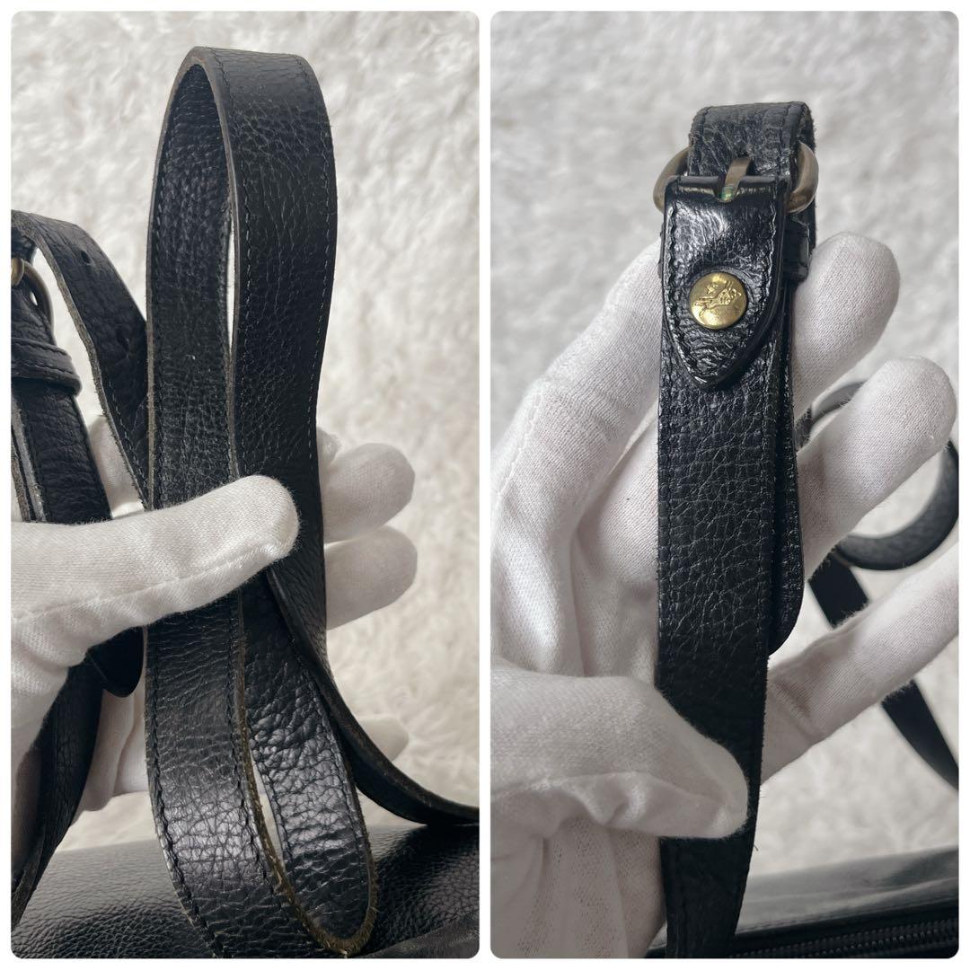 イルビゾンテ ショルダーバッグ レザー 本革 ブラック カメラバッグ 型押しロゴ