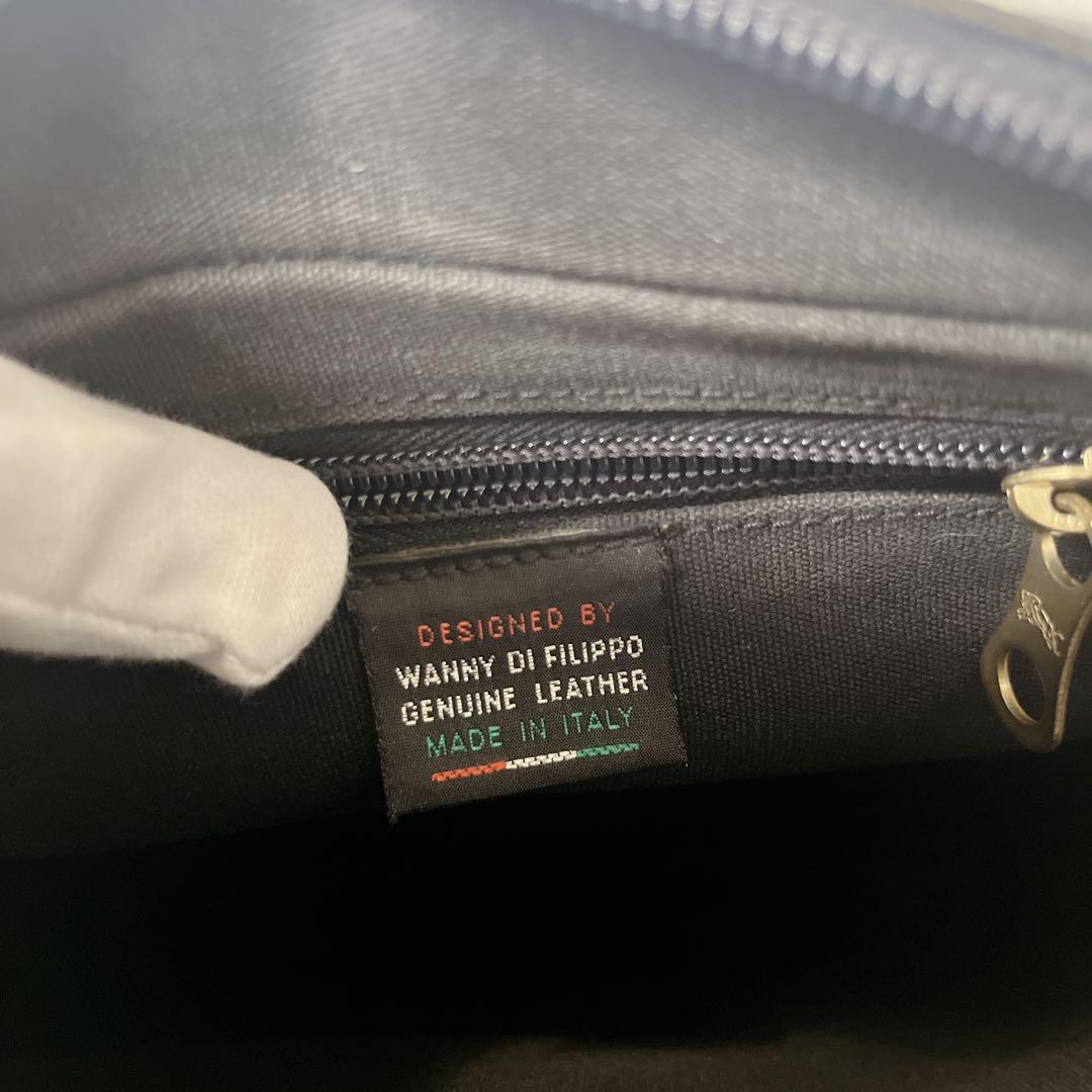 イルビゾンテ ショルダーバッグ レザー 本革 ブラック カメラバッグ 型押しロゴ