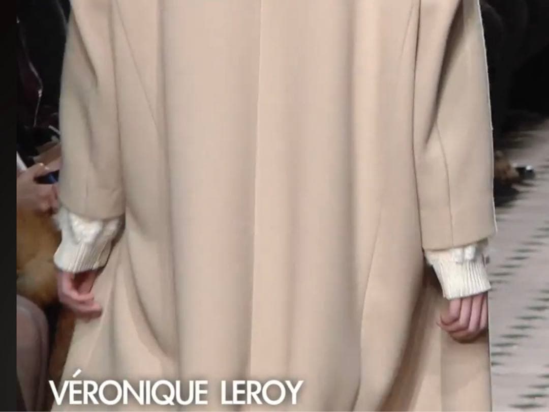 マルティニーク購入　ヴェロニクルロワの上品ノーカラーウールコート20万　黒