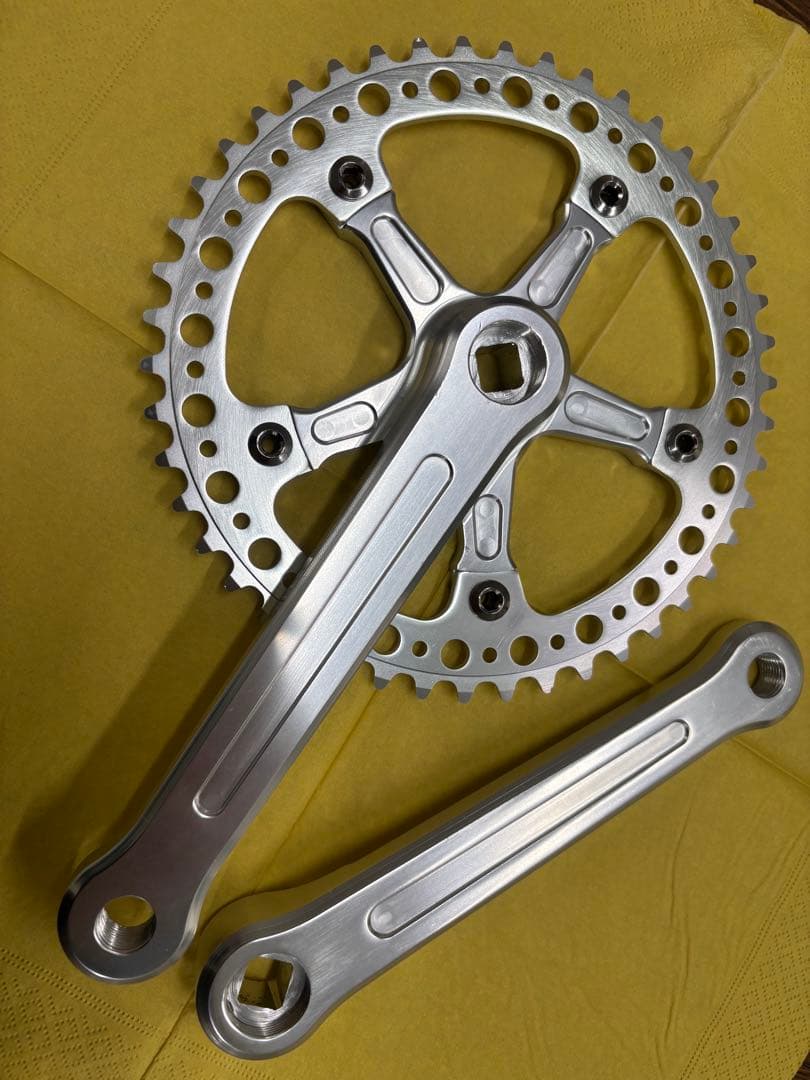 アルミ製シルバー クランクセット
