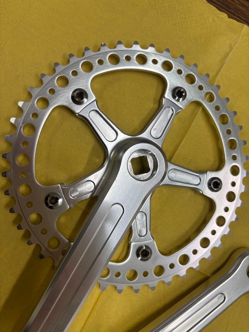 アルミ製シルバー クランクセット