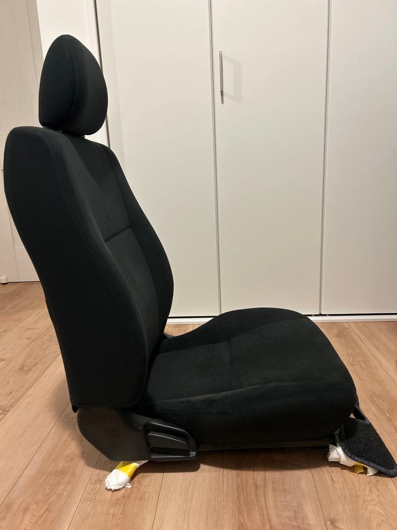 【美品】TOYOTA ハイエース スーパーロング　純正シート　※運転席のみ