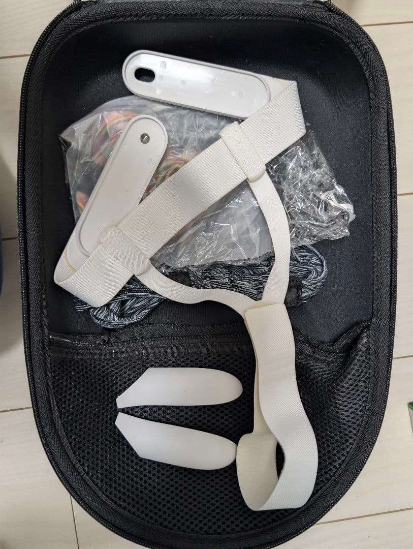 ホワイト VRヘッドセット 専用ケース付き  quest 3