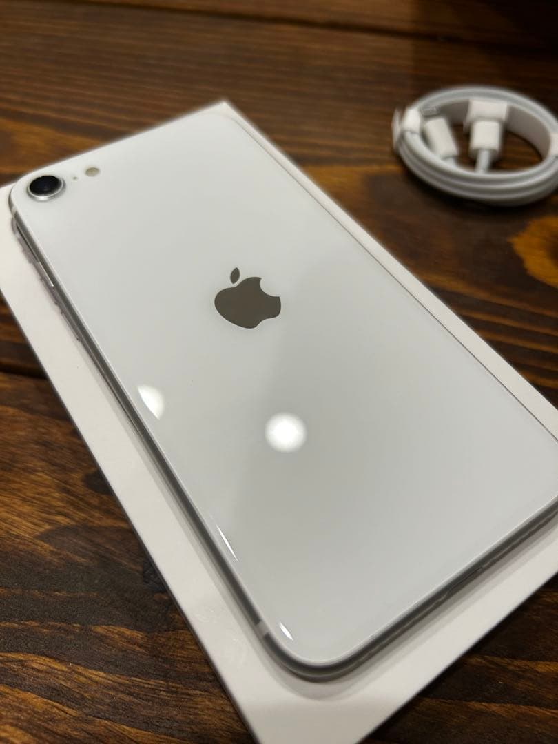 【ほぼ未使用】iPhone SE 第2世代 white 64GB