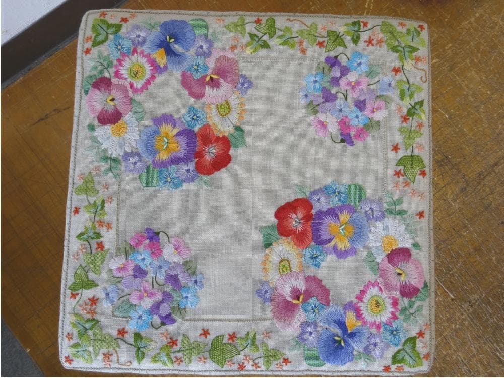 インテルナバリオン　スツール　腰掛椅子　フランス刺繍　猫脚　未使用品