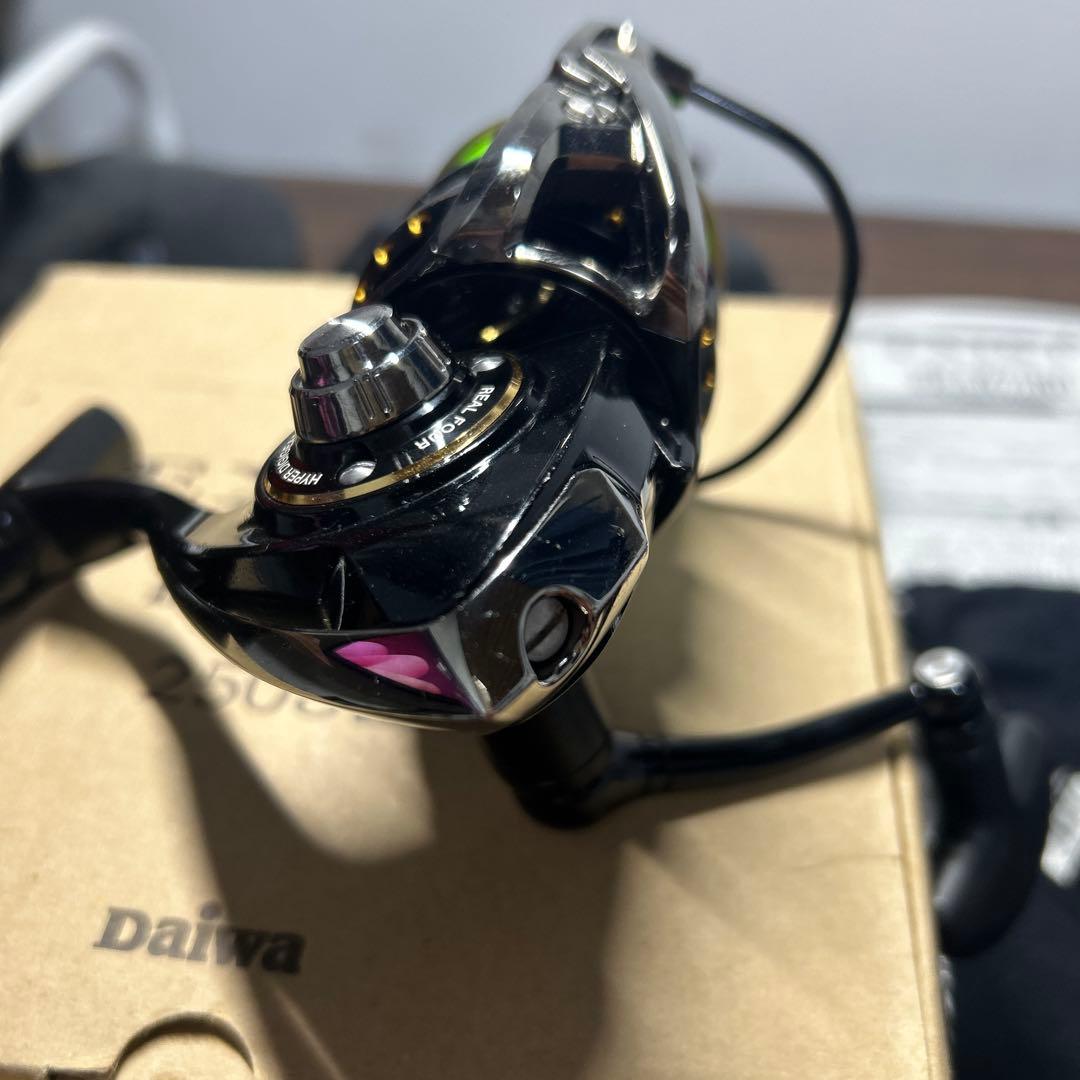 希少　イグジスト　ハイパーブランジーノカスタム2508R リール　シーバス　青物