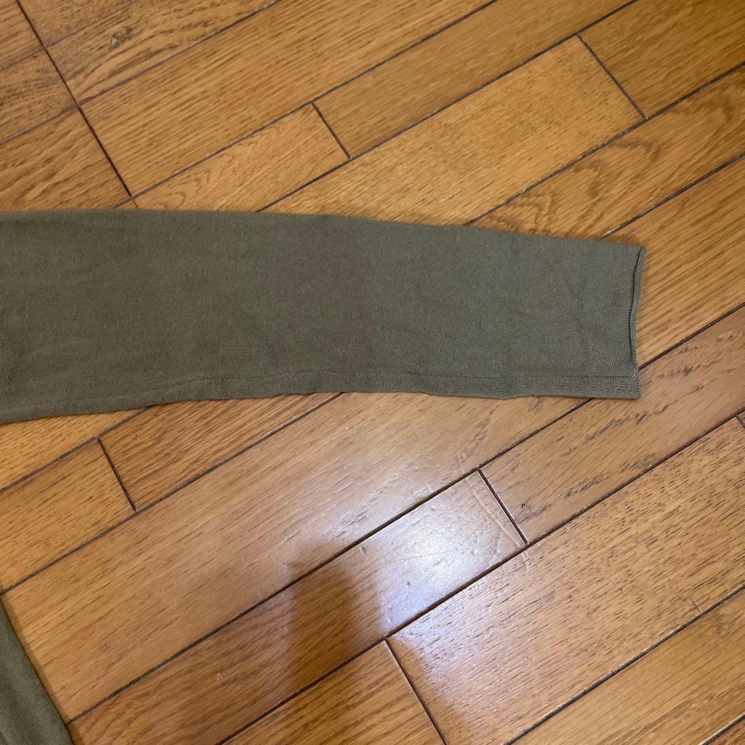 ルシアンペラフィネオリーブ色 長袖カシミヤキャラクタープリント