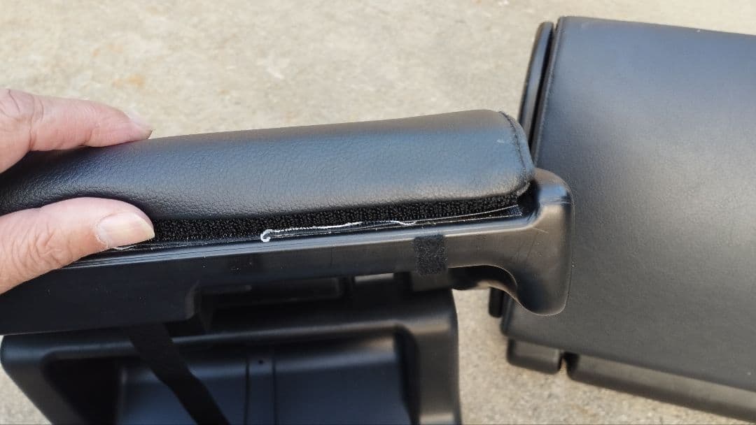 トヨタ　ノア　純正オットマン