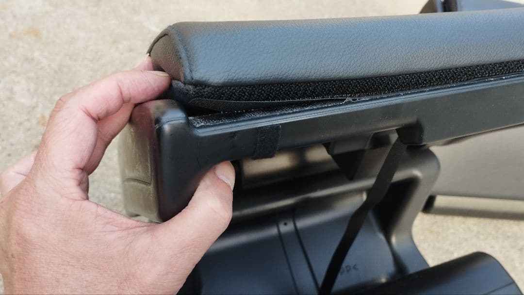 トヨタ　ノア　純正オットマン