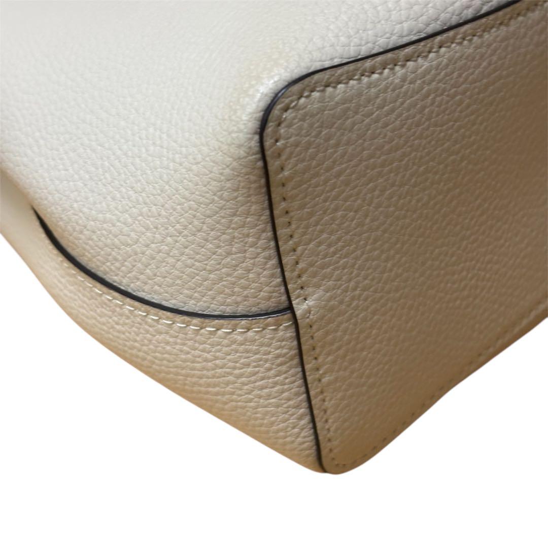 ❇️極美品❇️COACH モリー バケット 2way ホワイト ゴールドチャーム付