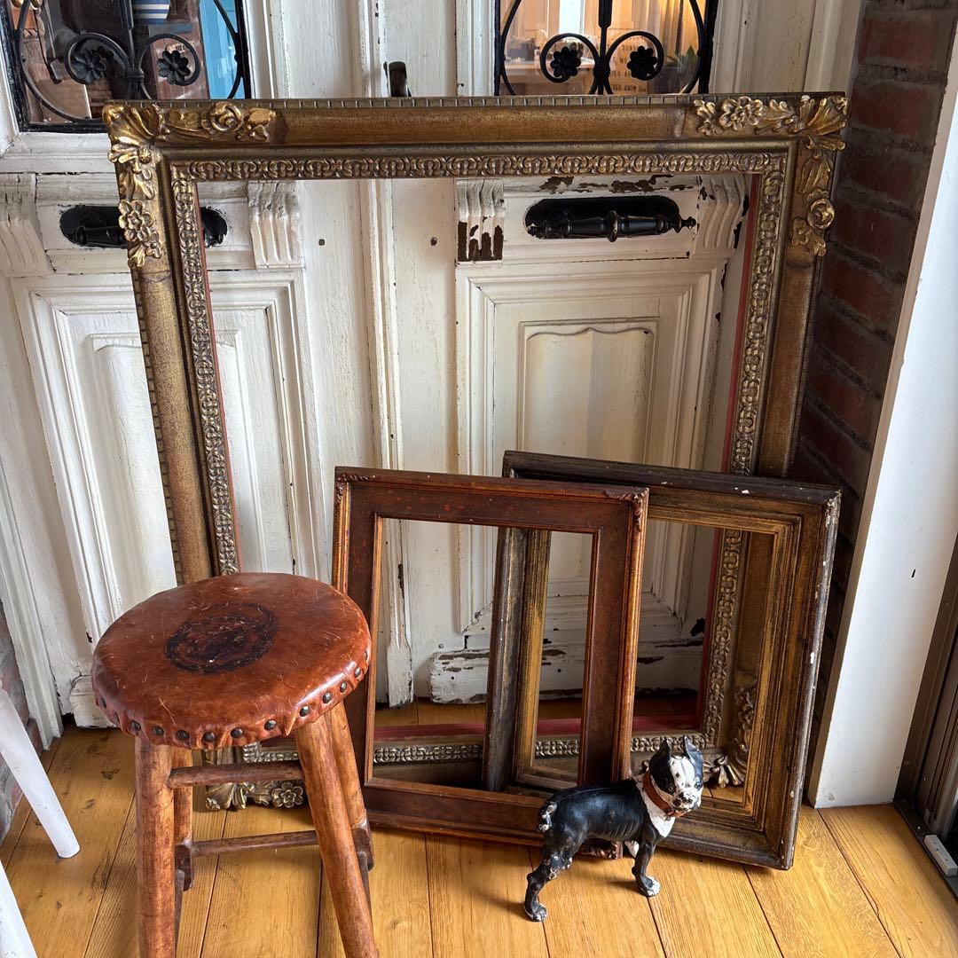 大きな大きなフレームになります。アンティーク　額縁