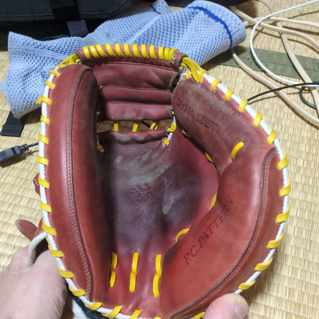 レザー製硬式グローブ PCパターン 修理してあります。 白ふちをなおしました。
