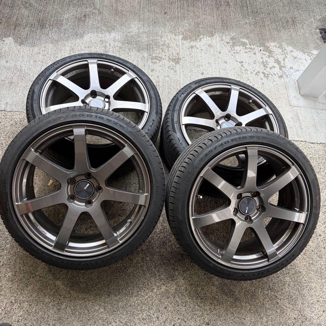 ゴルフに装着エンケイ PF07 18x8.0J +50 PCD112 5H