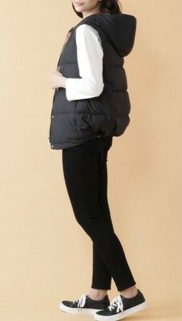 ❸訳有★ブルーレーベルクレストブリッジ黒チェックリバーシブルダウンベスト新品