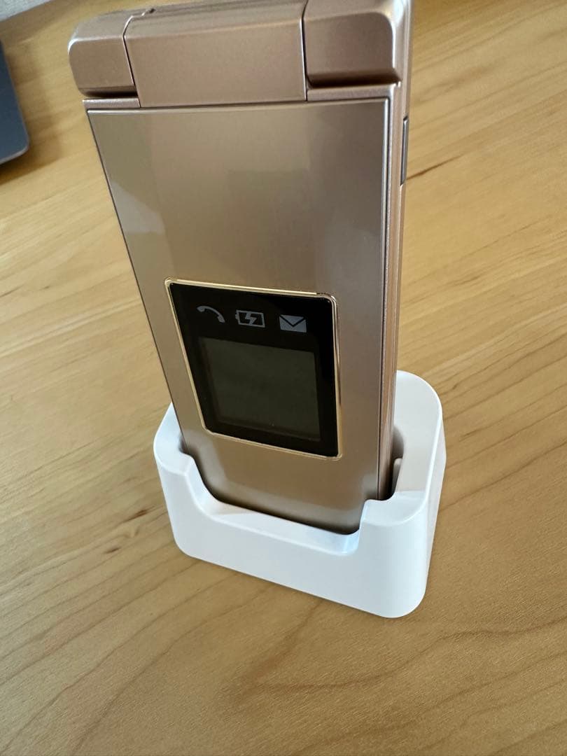 【極美品】かんたん携帯11 SHARP ゴールド　充電器セット