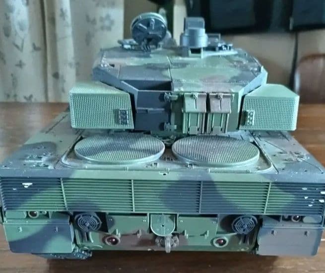 ヘンロン ラジコン戦車　迷彩色