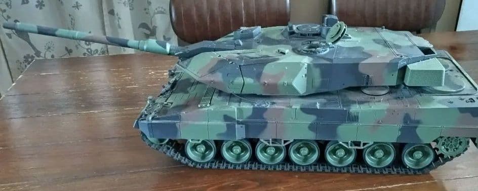 ヘンロン ラジコン戦車　迷彩色