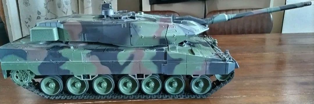 ヘンロン ラジコン戦車　迷彩色