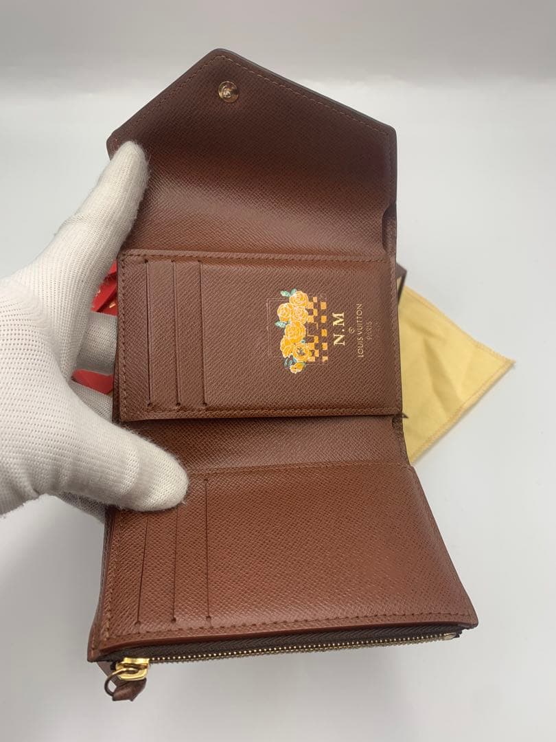 ルイヴィトン モノグラム ポルトフォイユ ヴィクトリーヌフューシャ 三つ折り財布