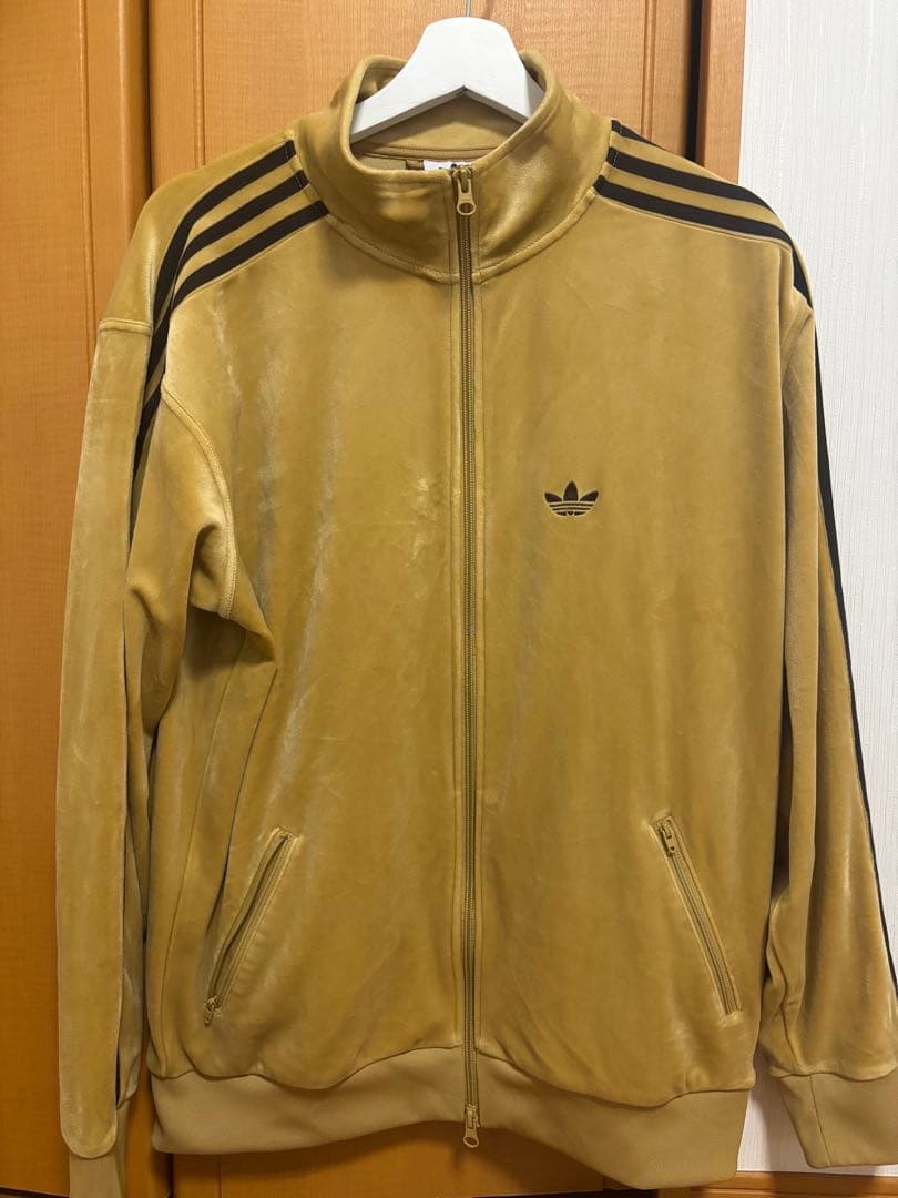 アディダス ベロアトラックジャケット　イエロー　Sサイズ