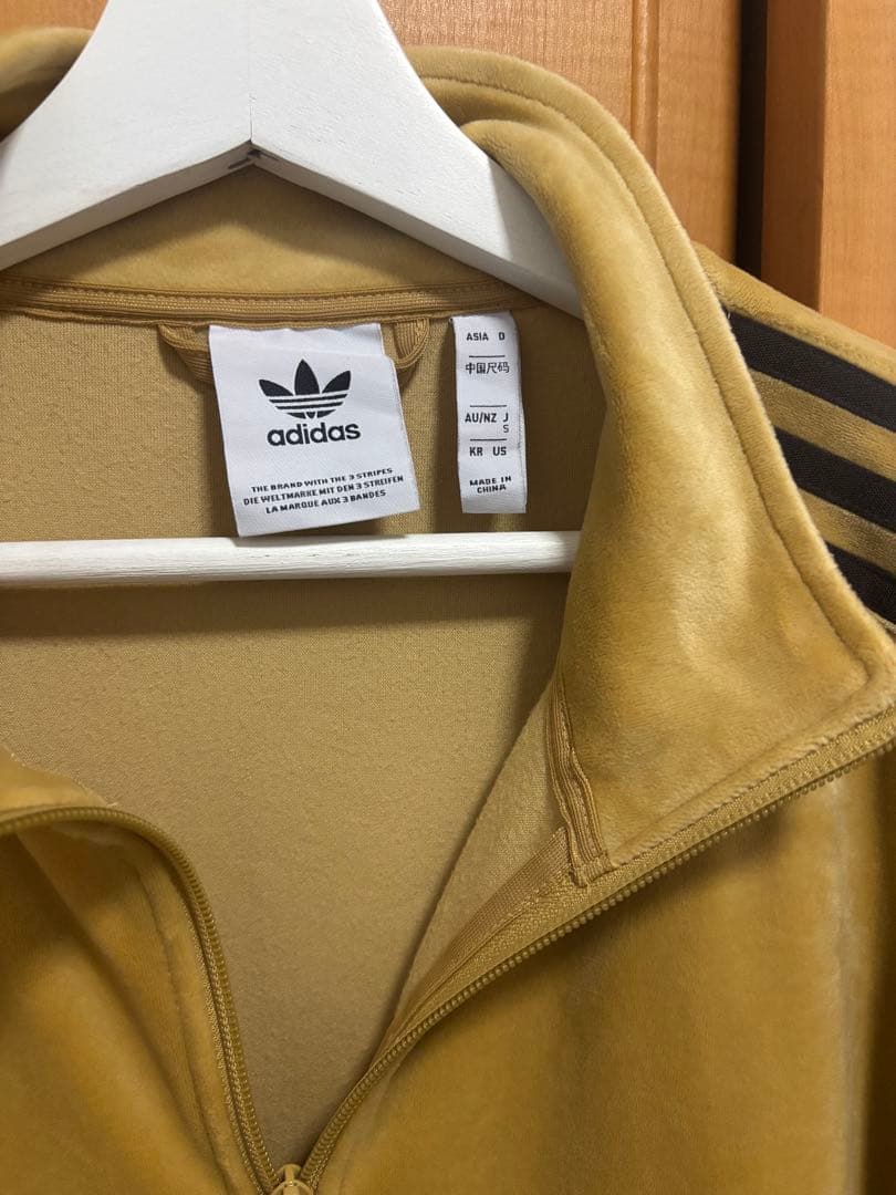 アディダス ベロアトラックジャケット　イエロー　Sサイズ